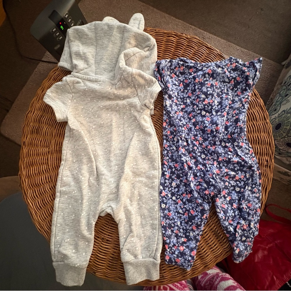 19 Piece Bundle of Newborn and 0-3 Baby Girl Clothing - Picture 14 of 16